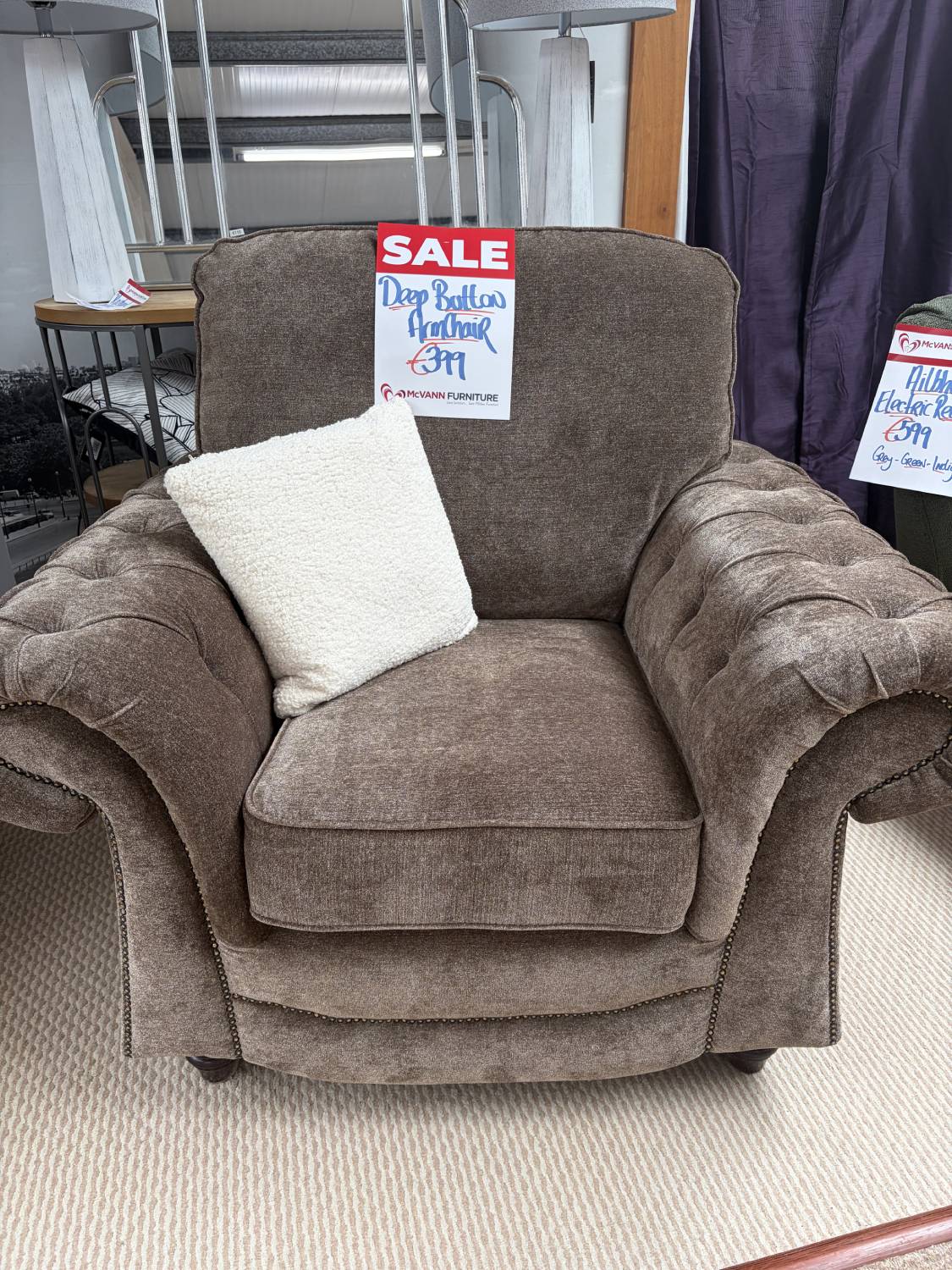 Deep button armchair - Ex Display