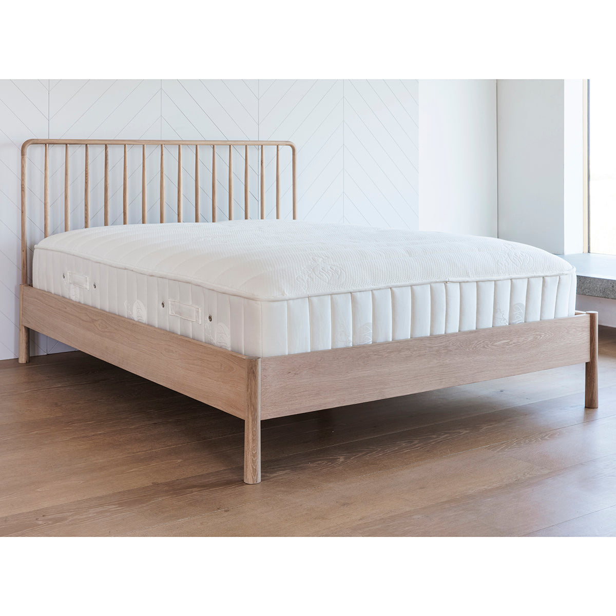 Chesham 4'6" Spindle Bed