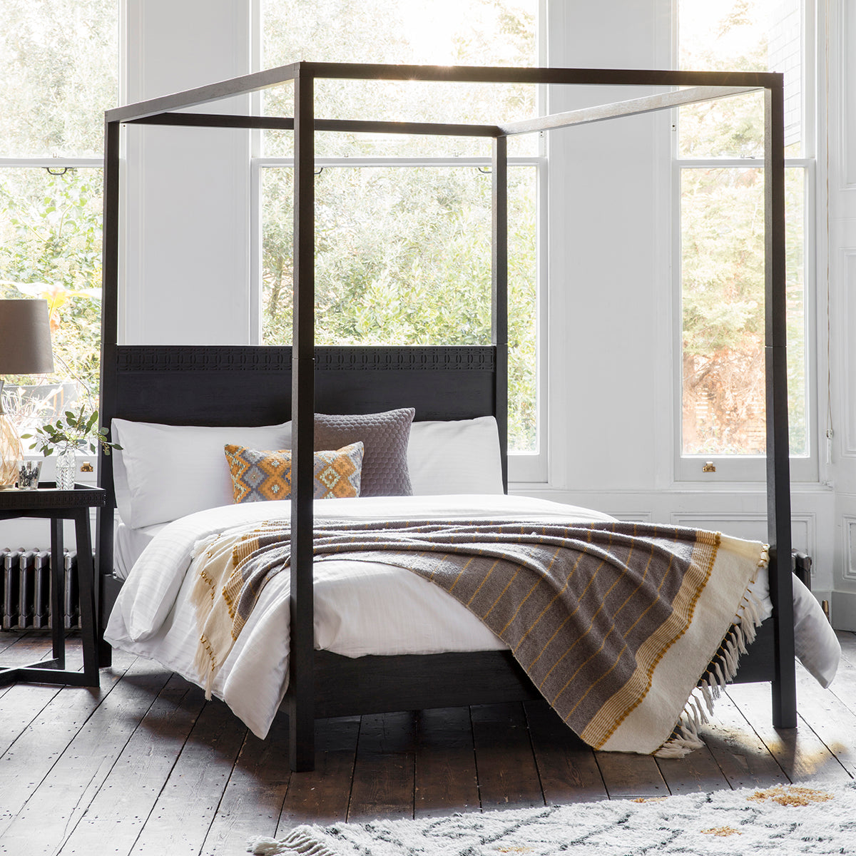 Soho Boutique Poster Bed