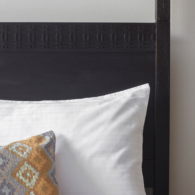 Soho Boutique 5' 4 Poster Bed