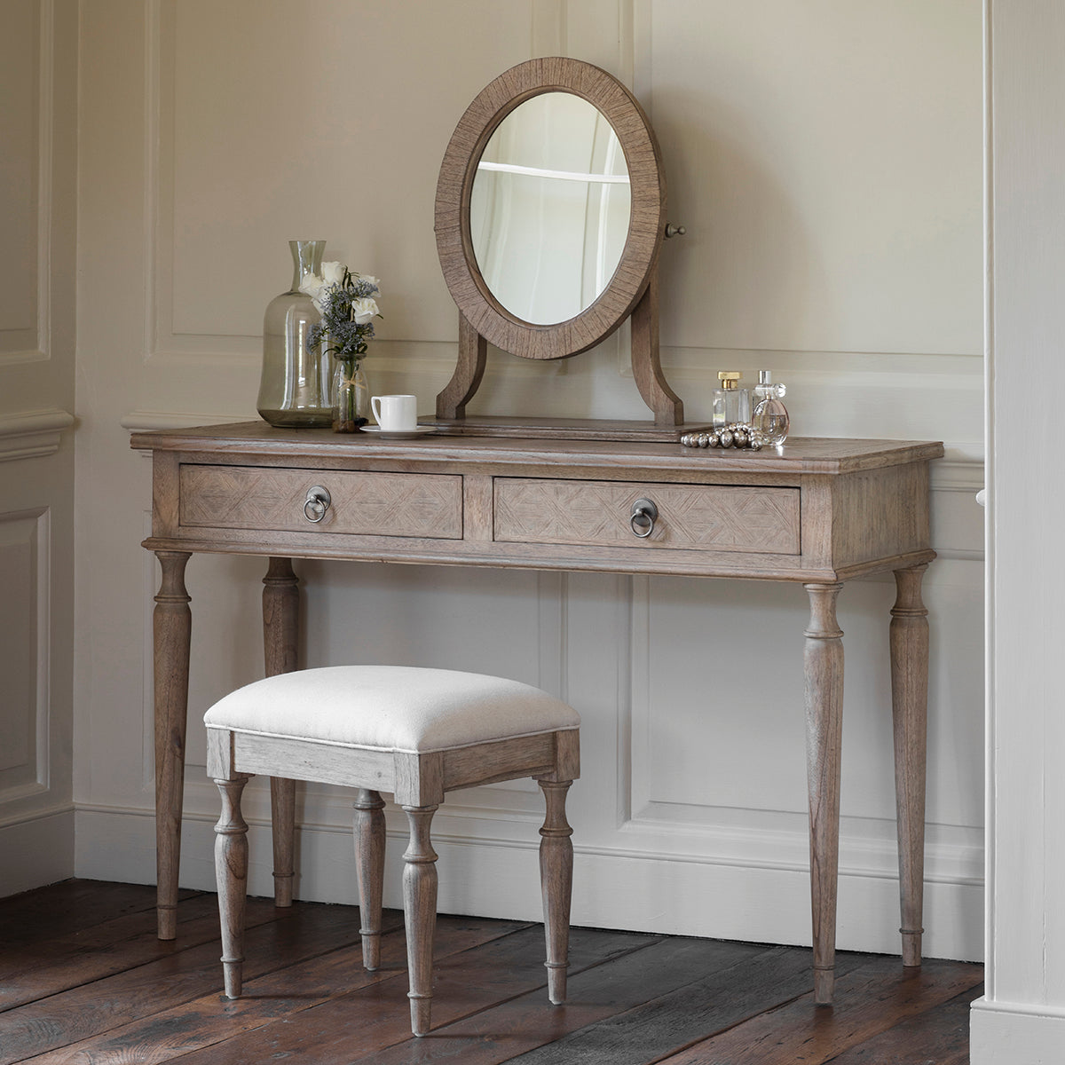 Montserrat Dressing Stool