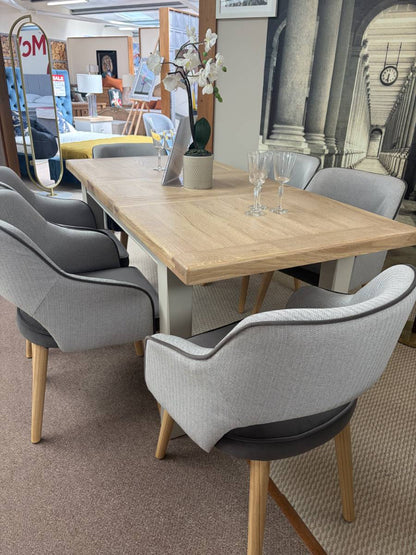 Dunmore Dining Table with Chairs