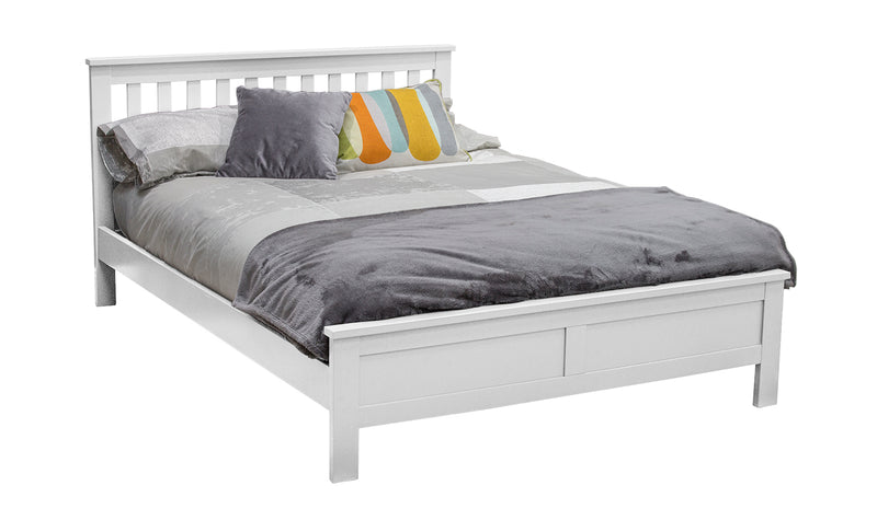 Willbury Bed - 5' White
